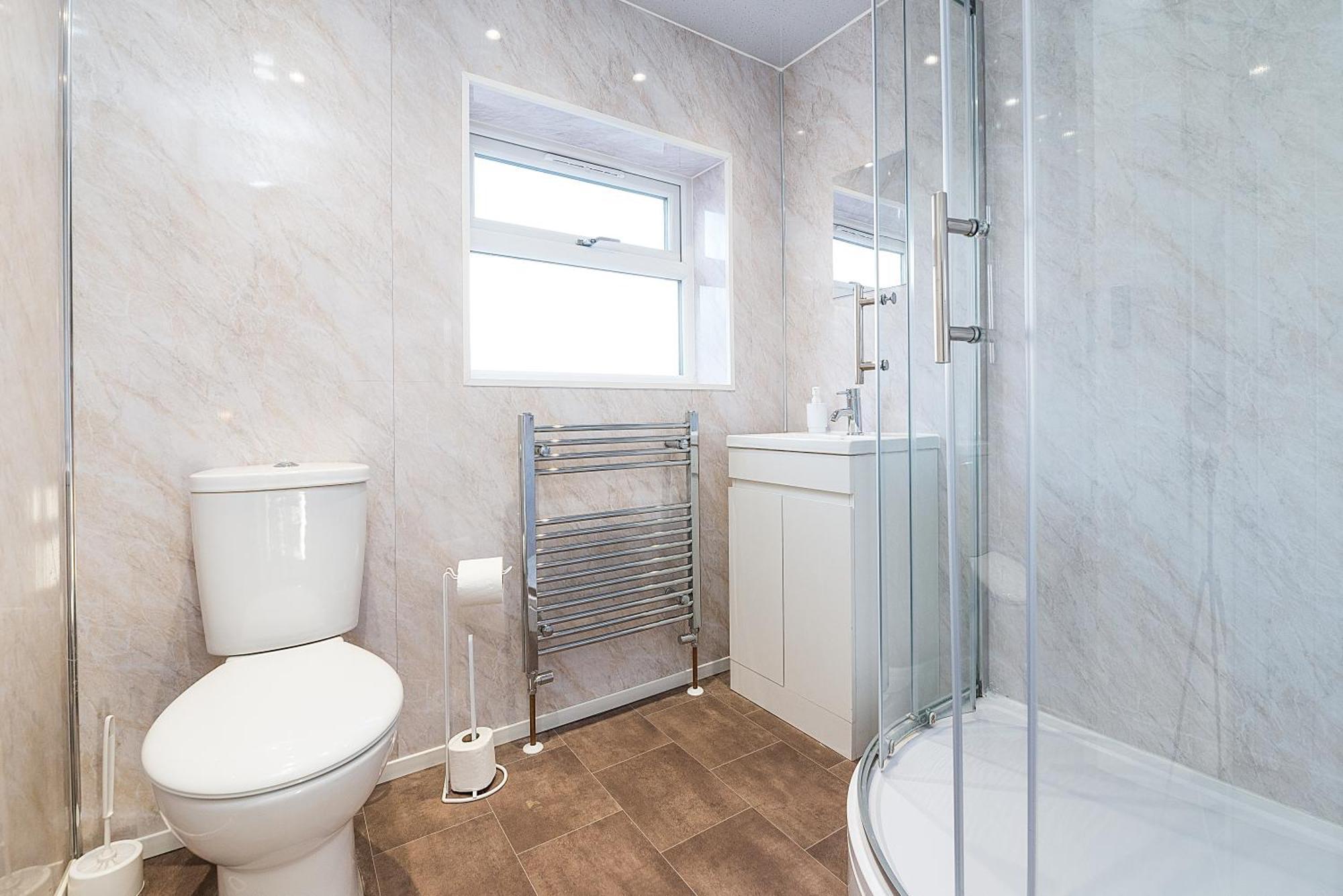 Spacious 4-bed, 4-bath Near Centre Casa vacanze